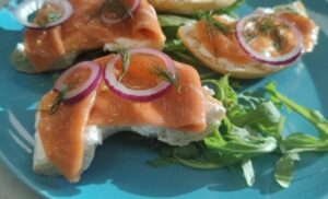 SimpliiGoodのスピルリナ由来ビーガンサーモン、6か月以内に欧州で発売開始、養殖市場革新へ